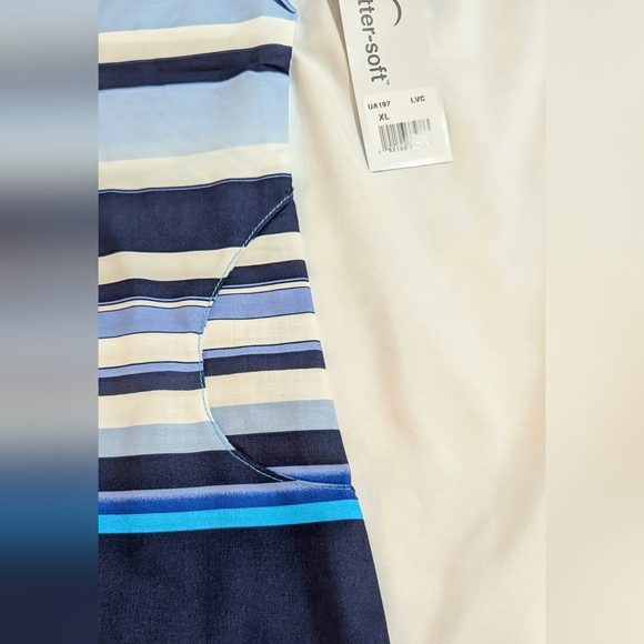 Set of three women's scrub tops. Size XL. Butter-soft brand. - Picture 8 of 13